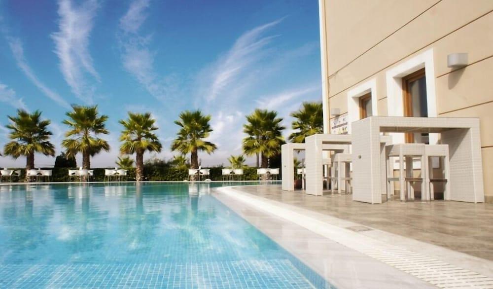 Valis Resort Hotel ヴォロス エクステリア 写真 The pool at the hotel
