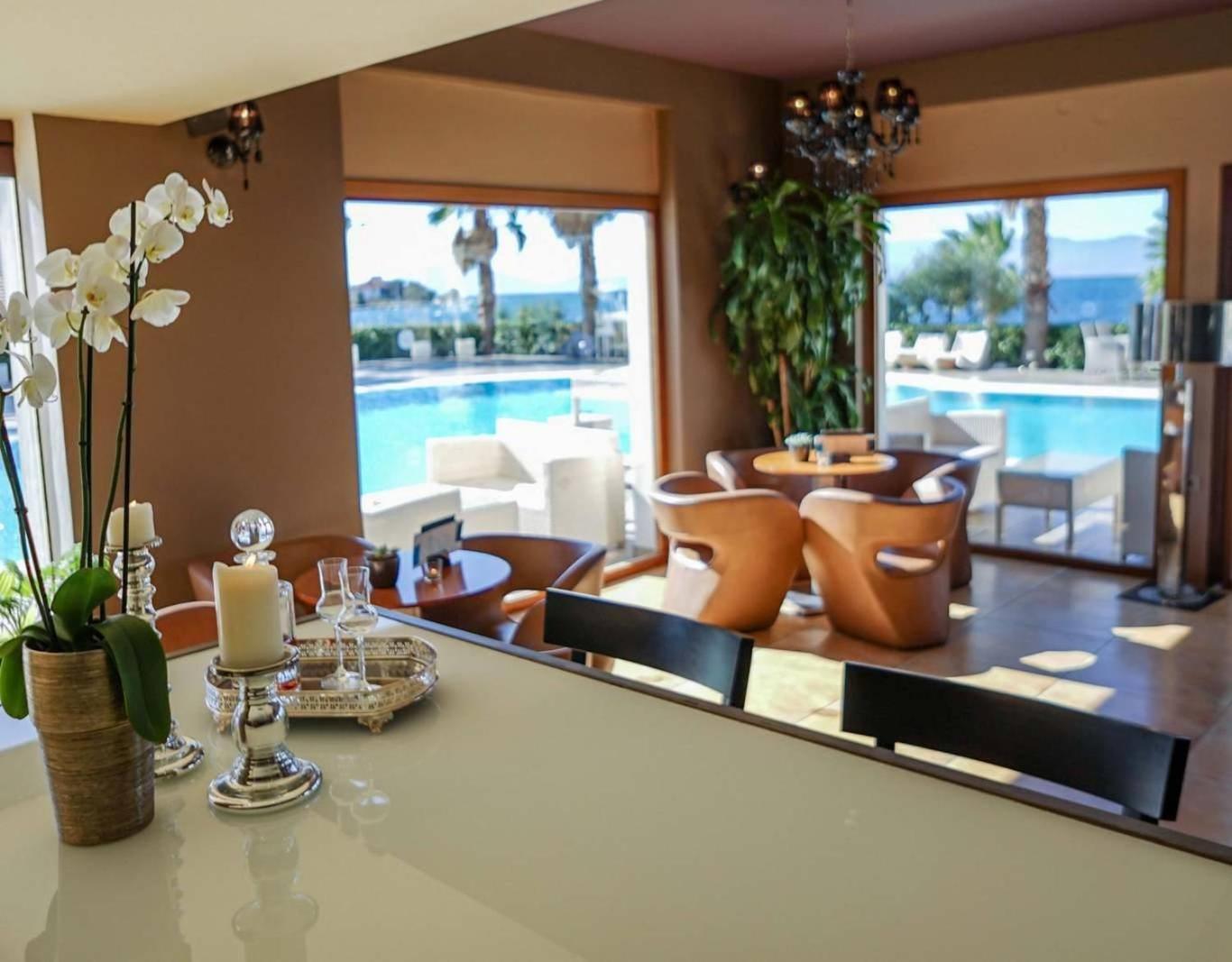 Valis Resort Hotel ヴォロス エクステリア 写真 Interior of a luxury hotel
