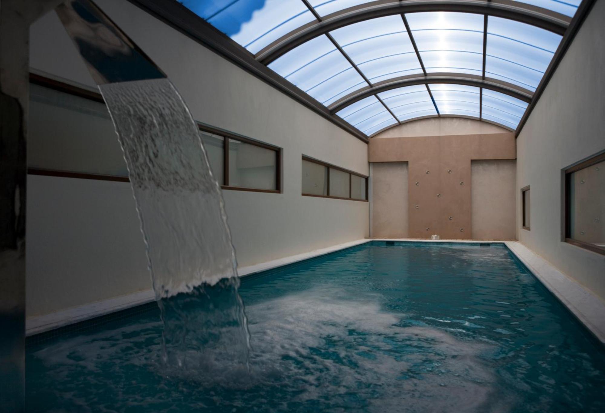 Valis Resort Hotel ヴォロス エクステリア 写真 The indoor pool
