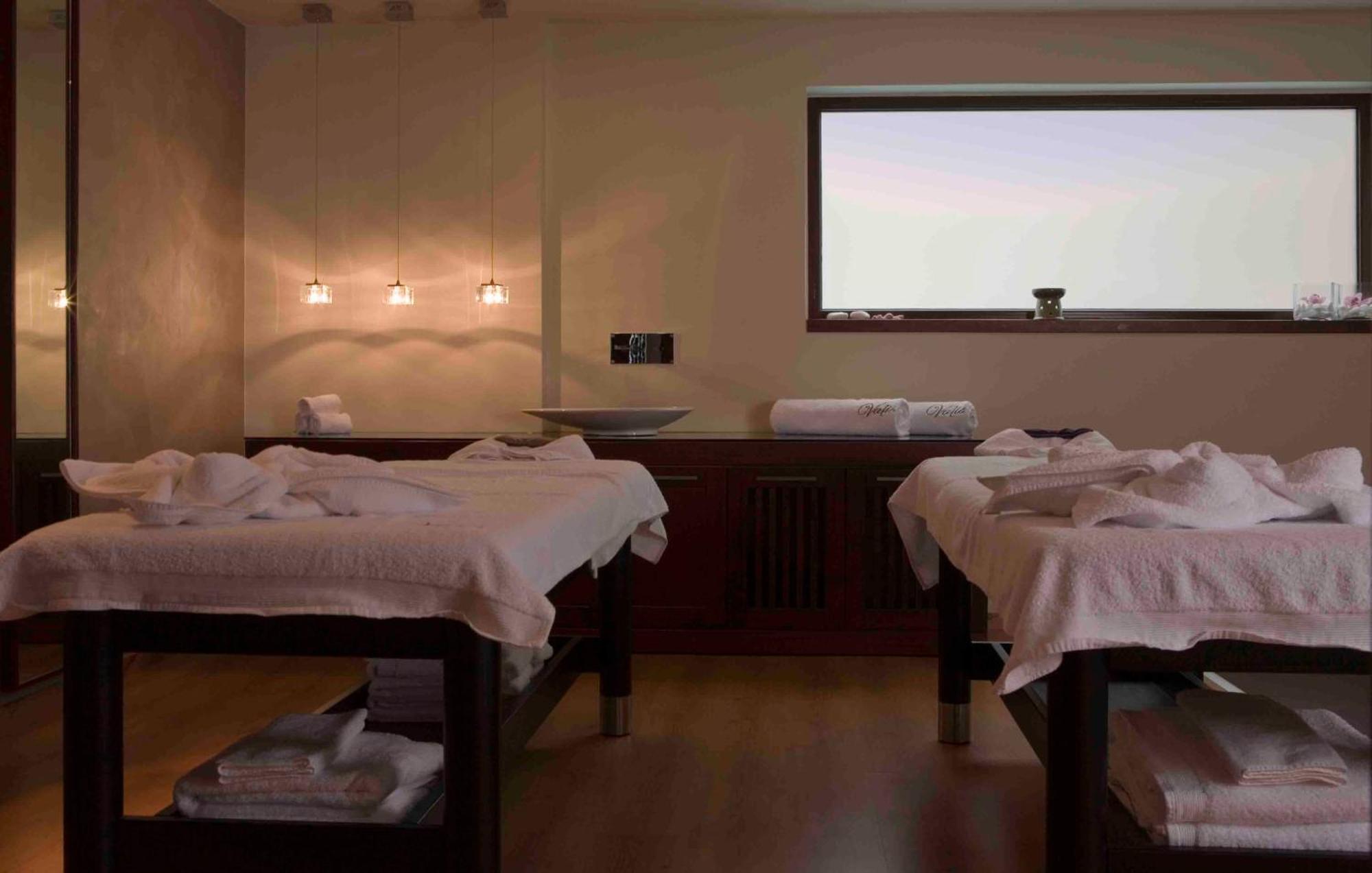 Valis Resort Hotel ヴォロス エクステリア 写真 Massage beds