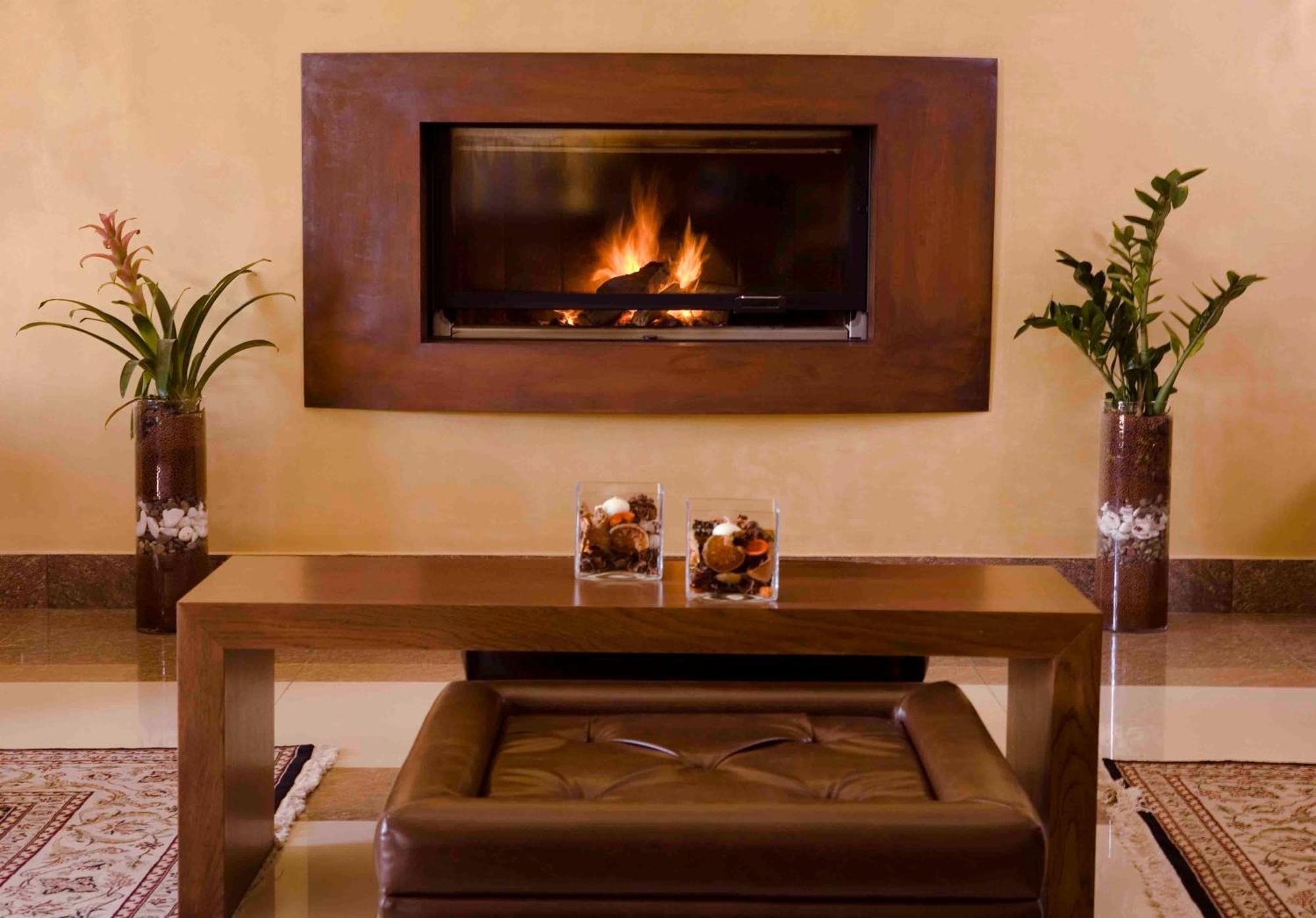 Valis Resort Hotel ヴォロス エクステリア 写真 A fireplace