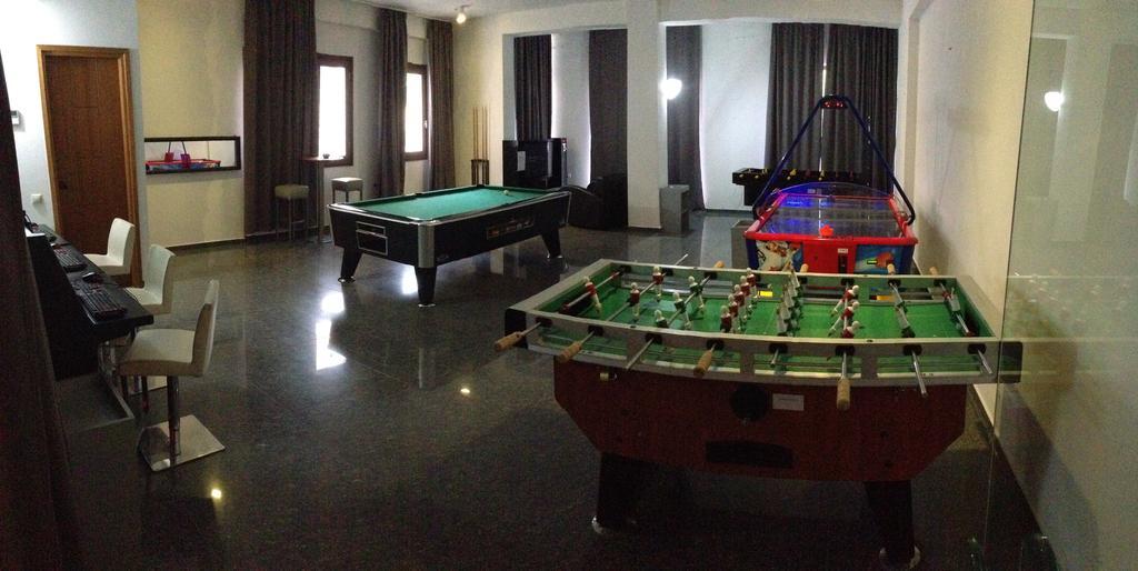 Valis Resort Hotel ヴォロス エクステリア 写真 Games room