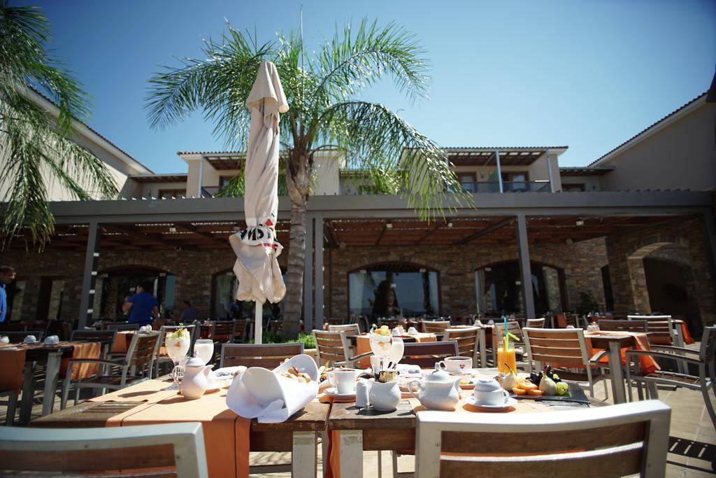 Valis Resort Hotel ヴォロス エクステリア 写真 The restaurant at the hotel