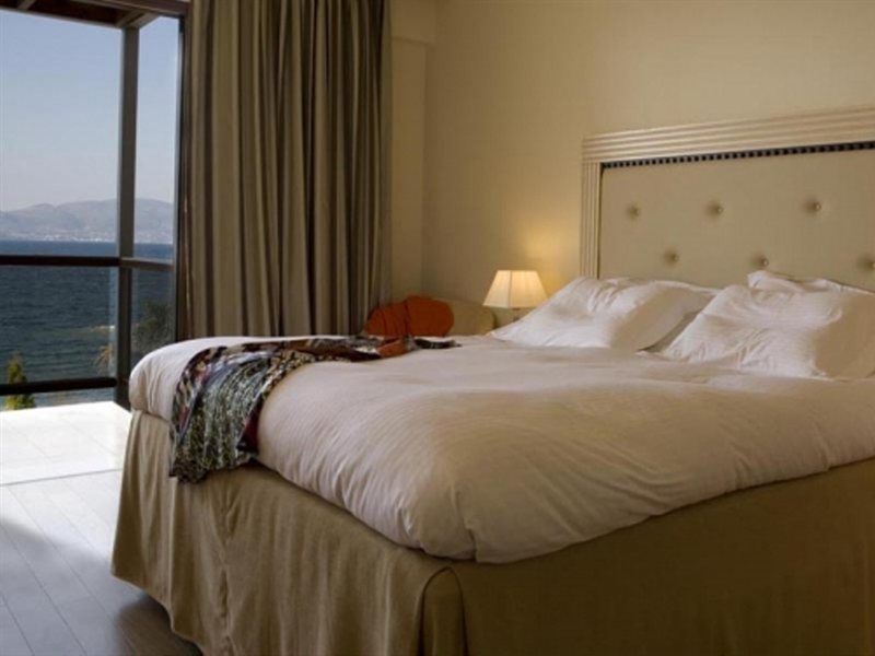 Valis Resort Hotel ヴォロス エクステリア 写真 A bedroom at the hotel